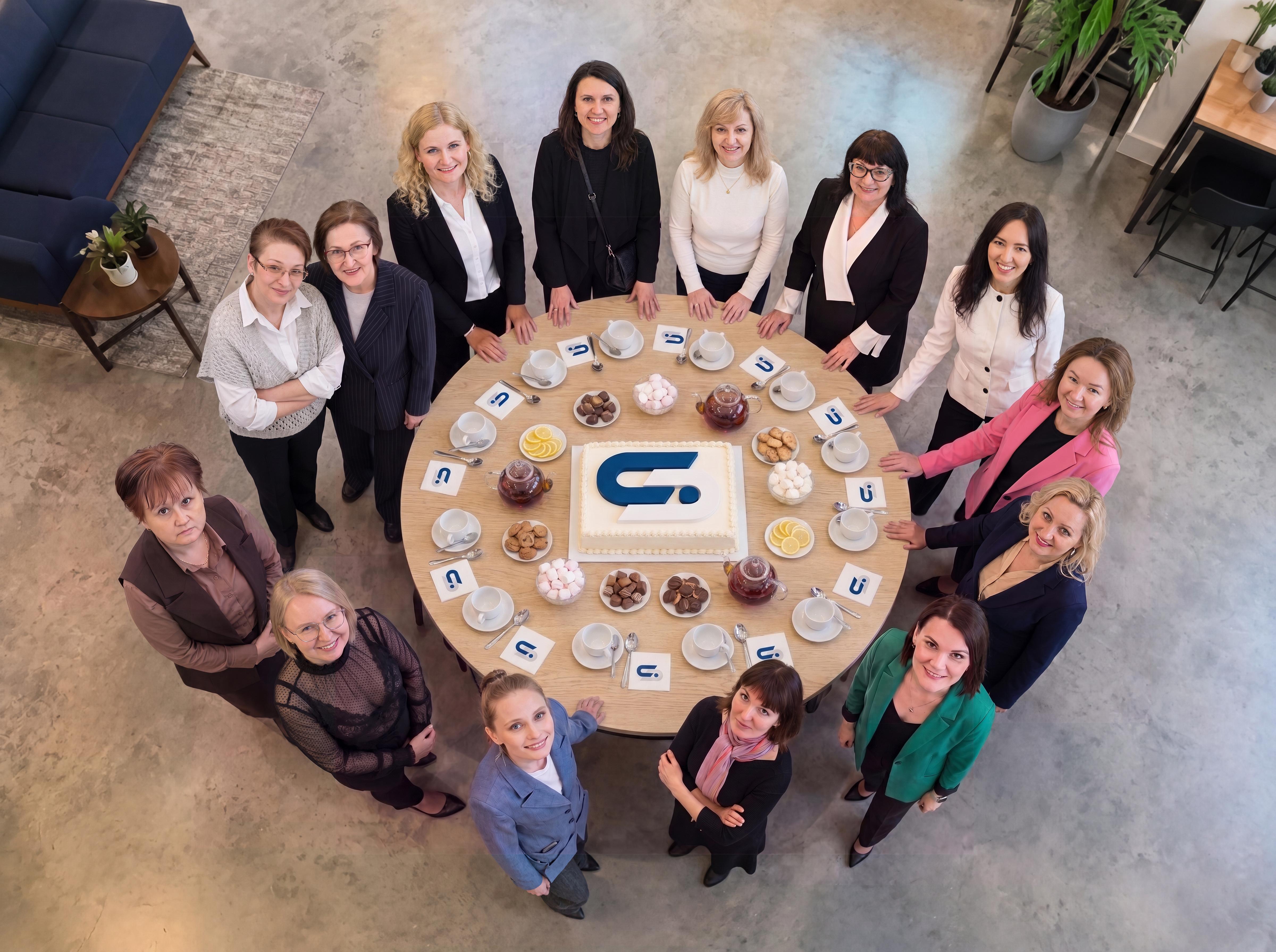 FEZ_women_cake.jpg