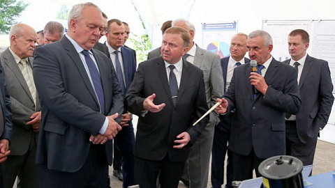 Кобяков посетил завод "Автогидроусилитель"