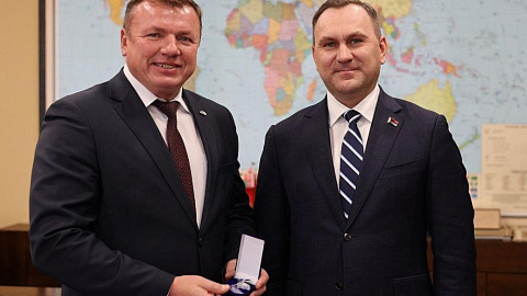Глава администрации СЭЗ «Минск» Анатолий Бубен награжден нагрудным знаком отличия концерна «Белгоспищепром»