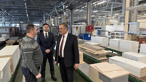 Руководство СЭЗ «Минск» посетило предприятия, реализующие инвестиционные проекты в сфере мебельного производства