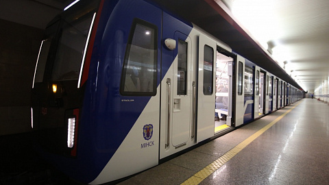 The new “Stadler” train takes first passengers in Minsk metro
