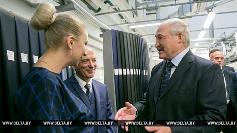 ЛАКАШЕНКО ПОСЕТИЛ РЕЗИДЕНТА СЭЗ "МИНСК" - ОАО "КАМВОЛЬ"